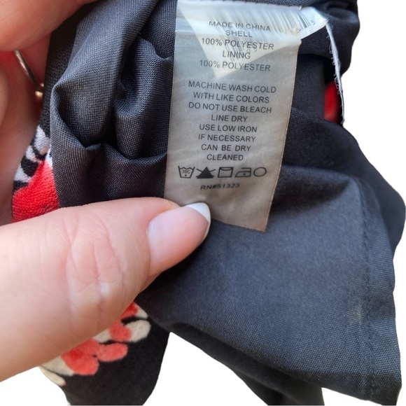 VINCE CAMUTO Traveling Blooms Fit-&-Flair Floral Dress in Rich Black Size: 10 - Picture 11 of 12